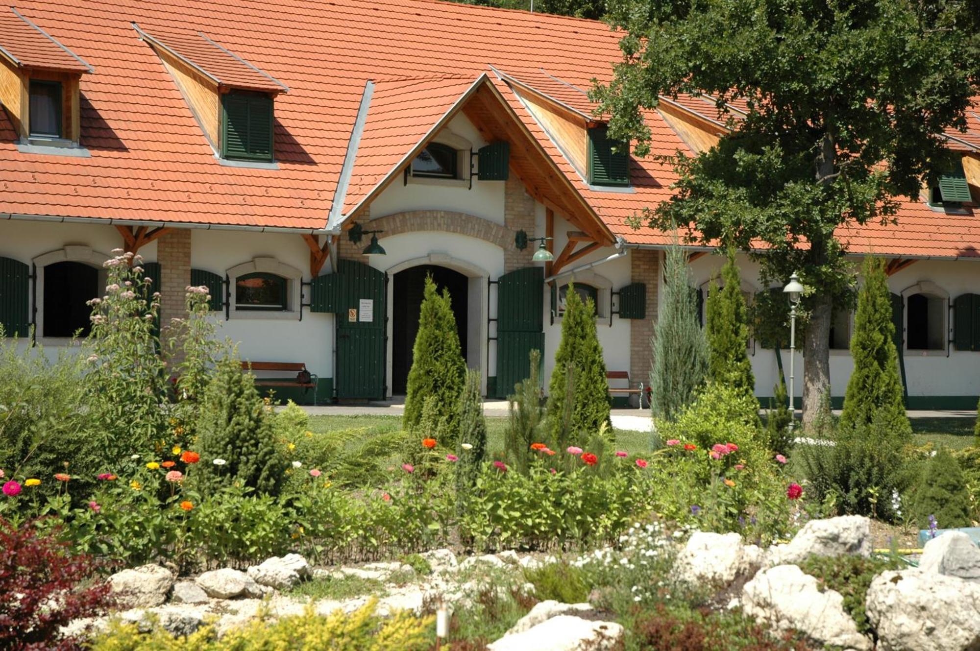 Abbazia Country Club Hotel Nemesnép Екстериор снимка
