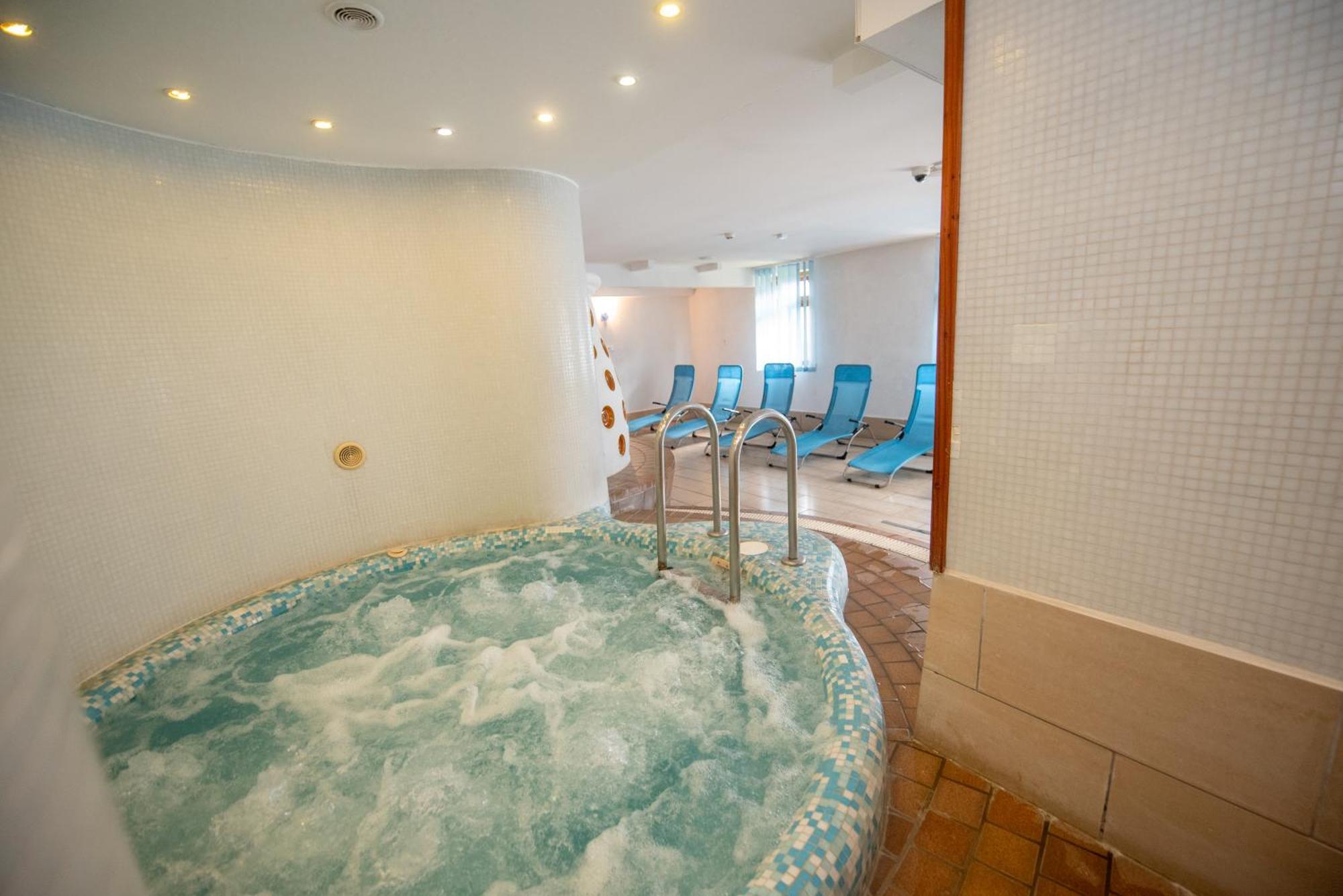 Abbazia Country Club Hotel Nemesnép Екстериор снимка