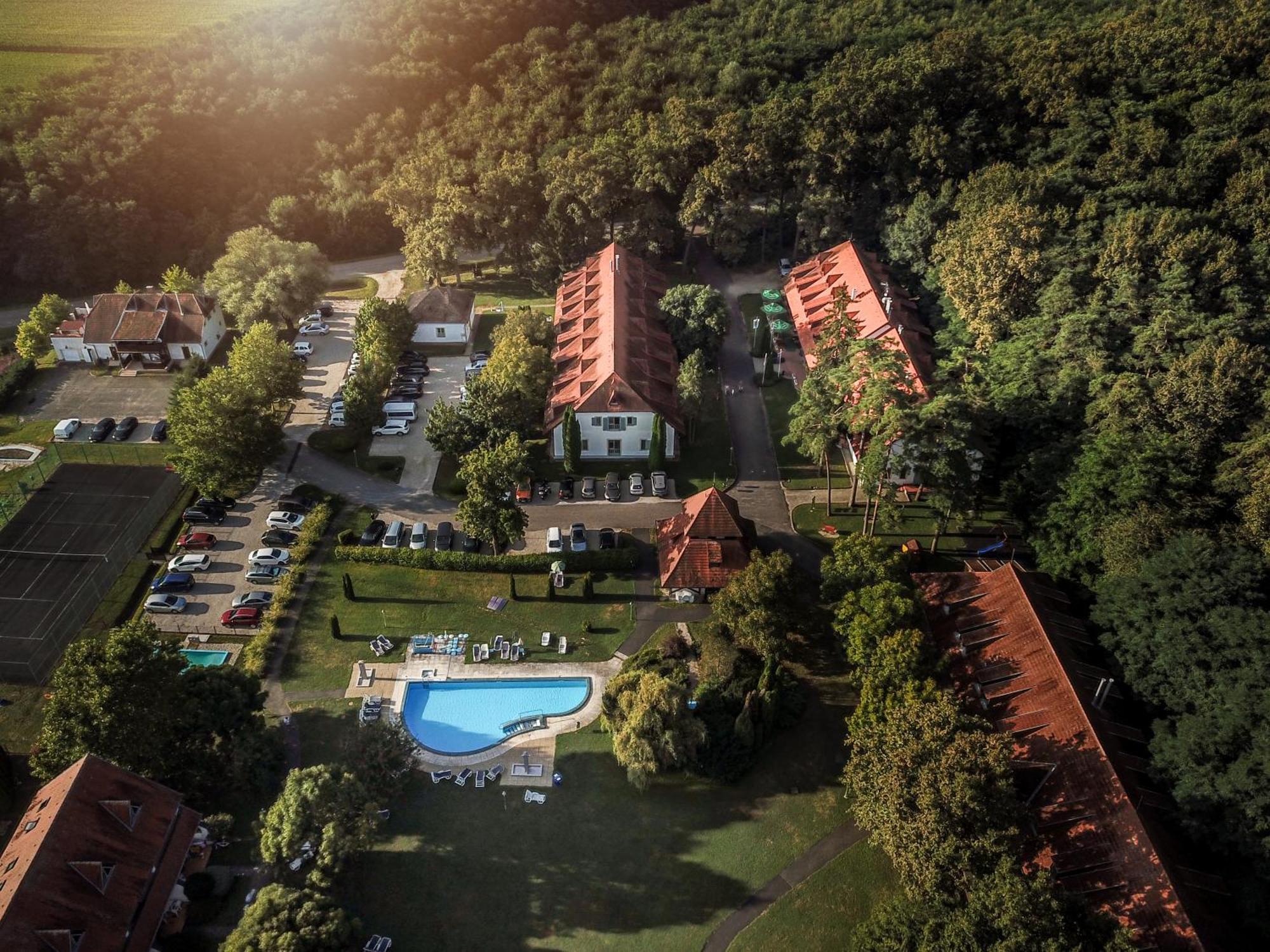 Abbazia Country Club Hotel Nemesnép Екстериор снимка