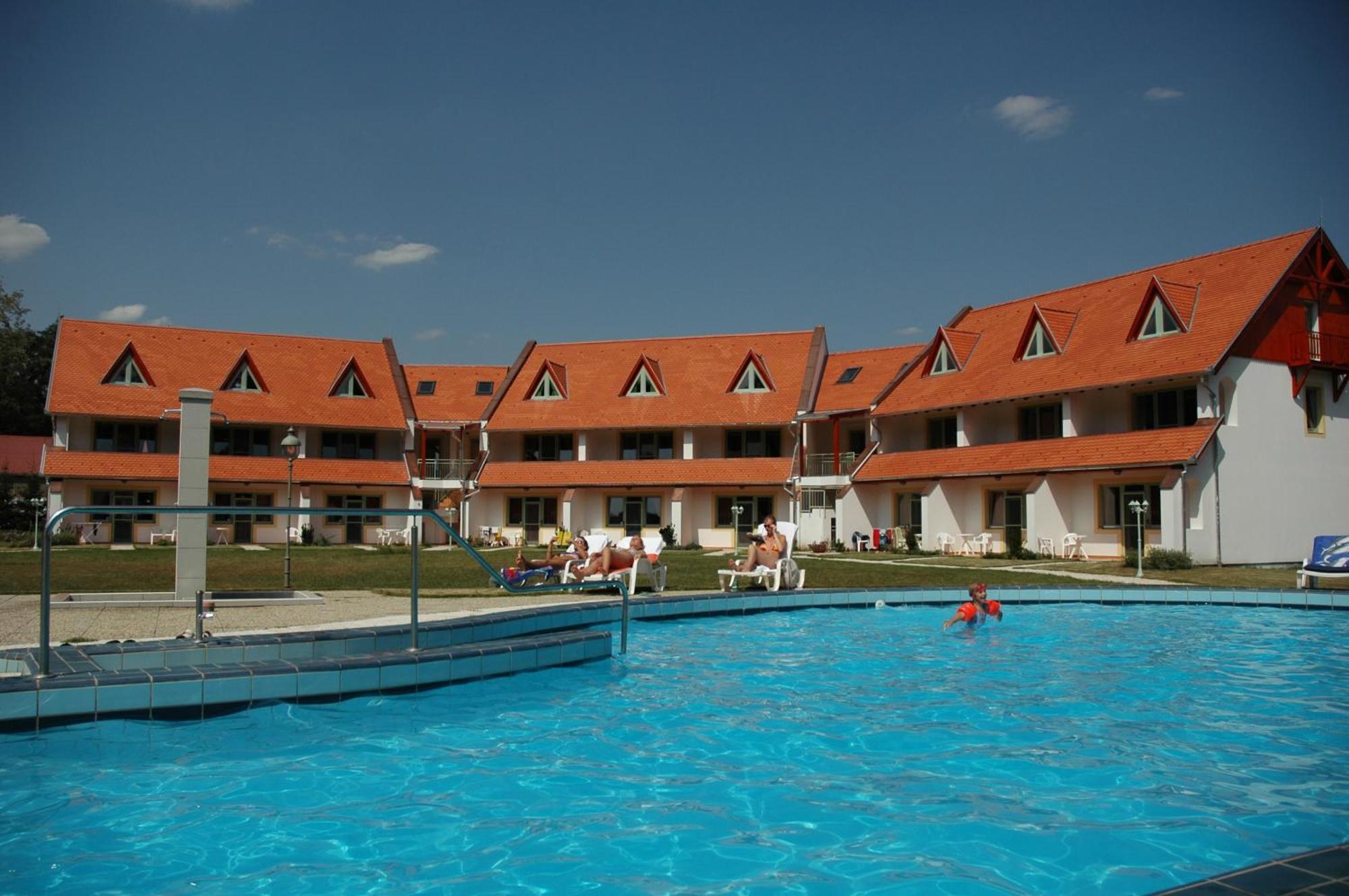 Abbazia Country Club Hotel Nemesnép Екстериор снимка